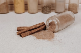 拉钉枪(小巧玲珑的家用拉钉枪，便宜好用，十分适合家庭装修使用)